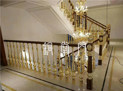 铜栏杆，第一眼便已经喜欢上了！